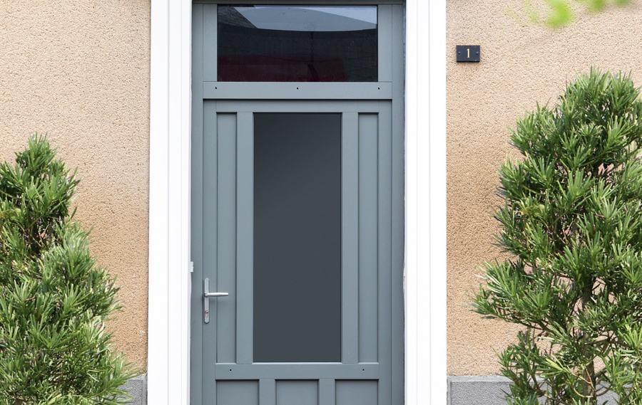 Notre gamme de porte d'entr&eacute;e en BOIS CLASSIQUE et CREATIVE CONTEMPORAINE &agrave; MOUANS SARTOUX