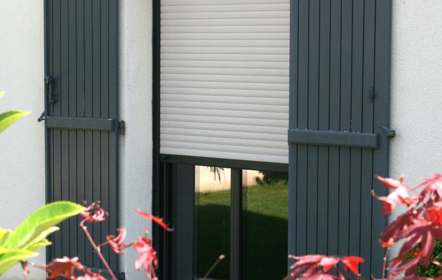 Volets battants roulants et occultants &agrave;&nbsp;Mouans-Sartoux